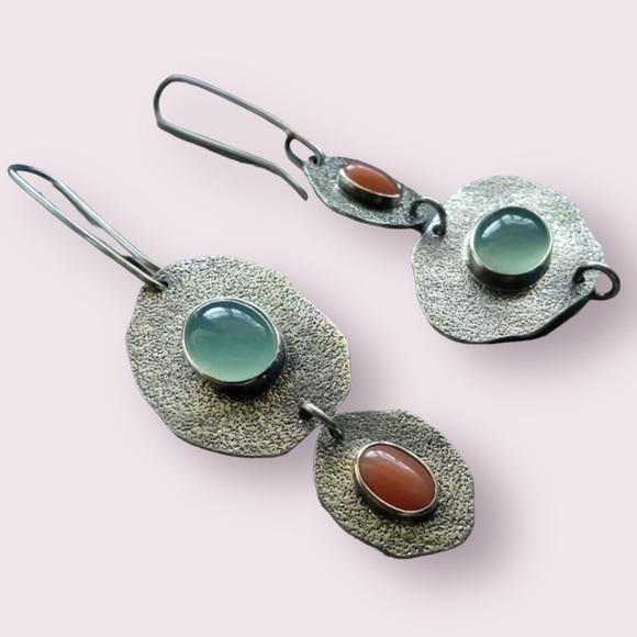 New Bohemian Artsy Asymmetric Unique Hippie Resin Stone & Vintage Look Earrings - Picture 3 of 3